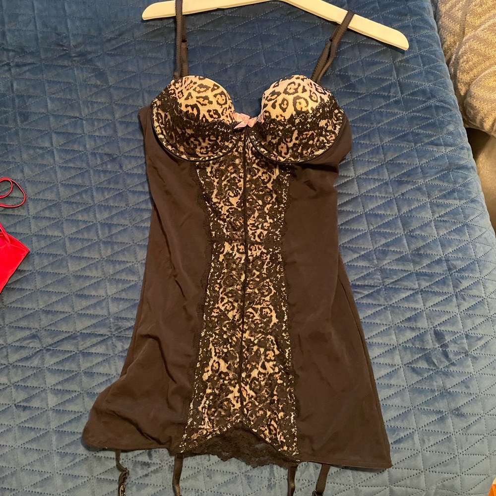 Valentine special Victoria’s Secret Chemise 34 B with garter attachment